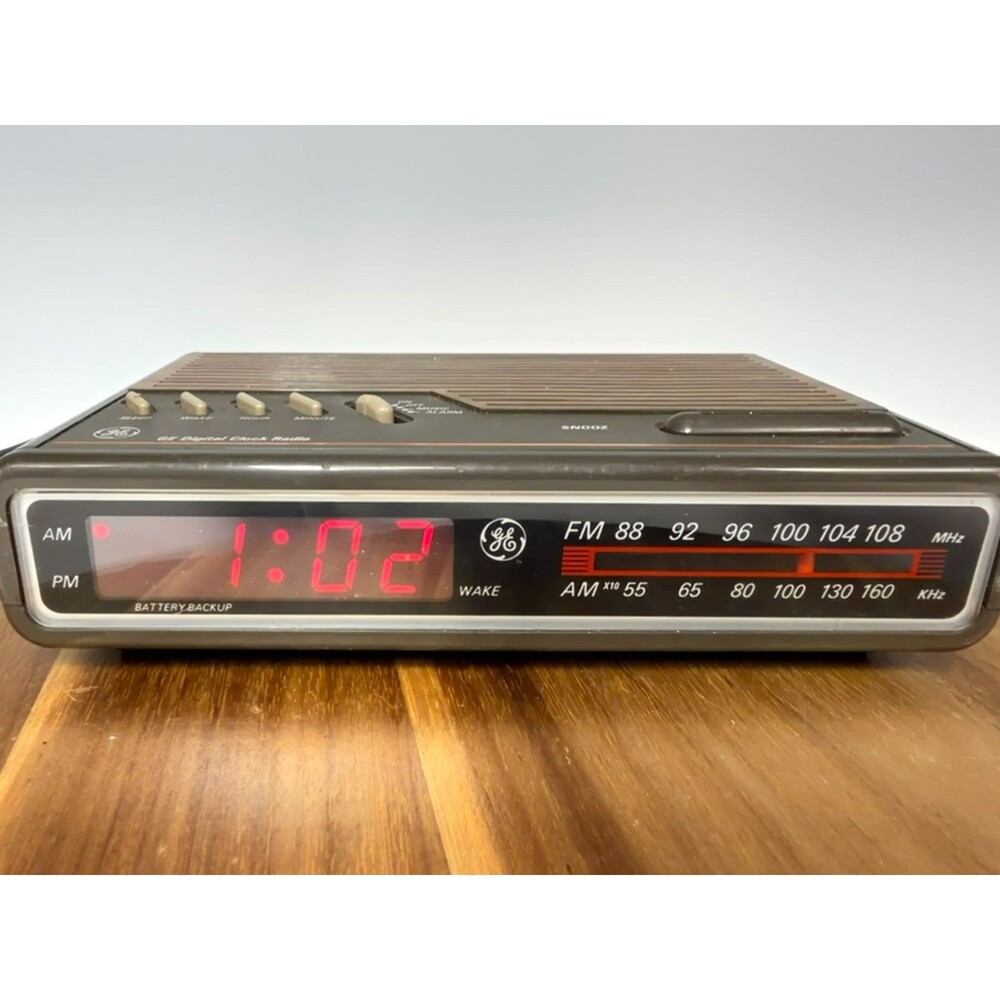 Vintage GE Alarm Clock Radio Digital AM/FM Model 7-4612A Woodgrain Tested
